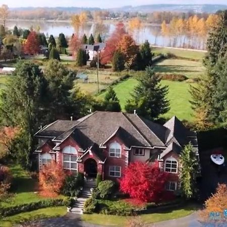 Cedar Manor Bed And Breakfast Pitt Meadows Esterno foto