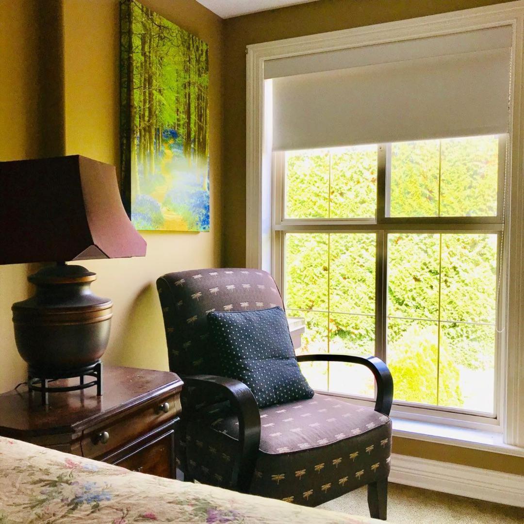 Cedar Manor Bed And Breakfast Pitt Meadows Esterno foto