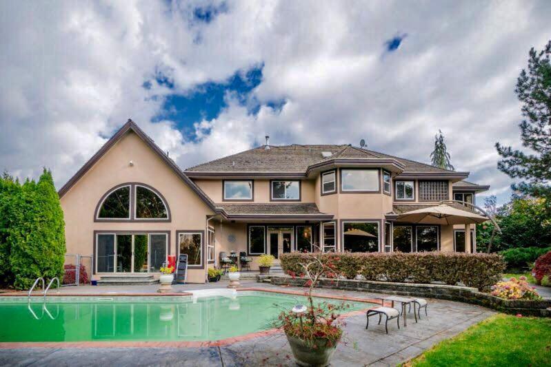 Cedar Manor Bed And Breakfast Pitt Meadows Esterno foto
