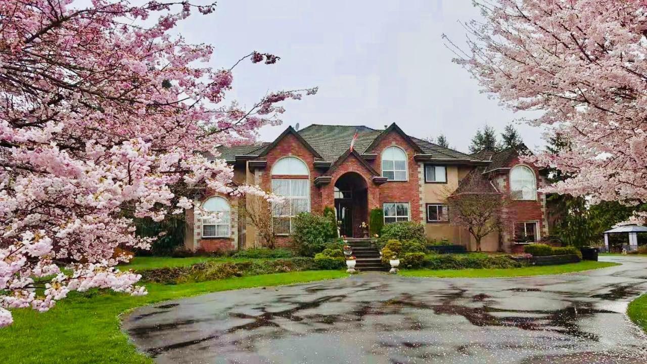 Cedar Manor Bed And Breakfast Pitt Meadows Esterno foto