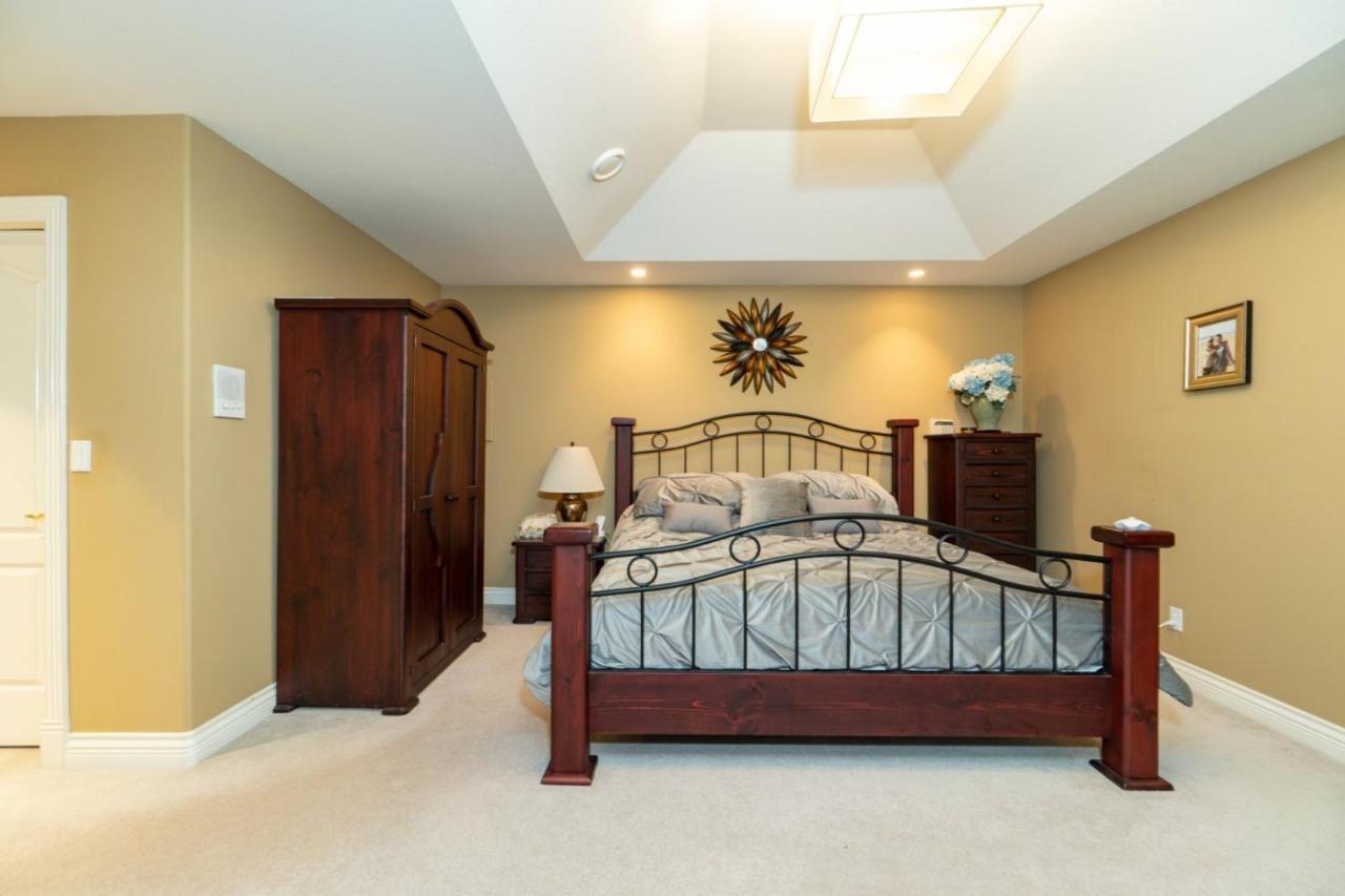 Cedar Manor Bed And Breakfast Pitt Meadows Esterno foto
