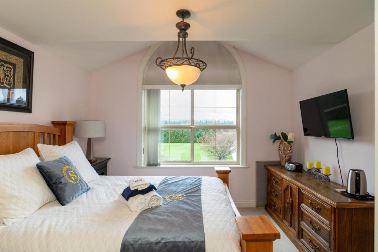 Cedar Manor Bed And Breakfast Pitt Meadows Esterno foto