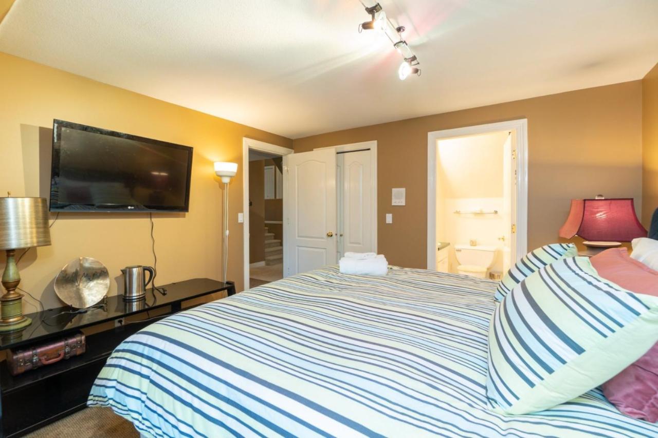 Cedar Manor Bed And Breakfast Pitt Meadows Esterno foto