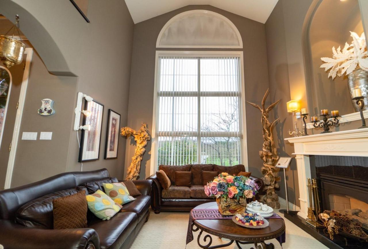 Cedar Manor Bed And Breakfast Pitt Meadows Esterno foto